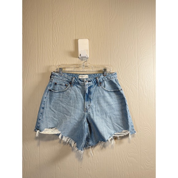 Abercrombie & Fitch • Curve Love High Rise Loose Short Distressed Denim Size 31 - Picture 2 of 7